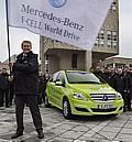 Das F-CELL World Drive Team bereitet sich auf den Start vor.